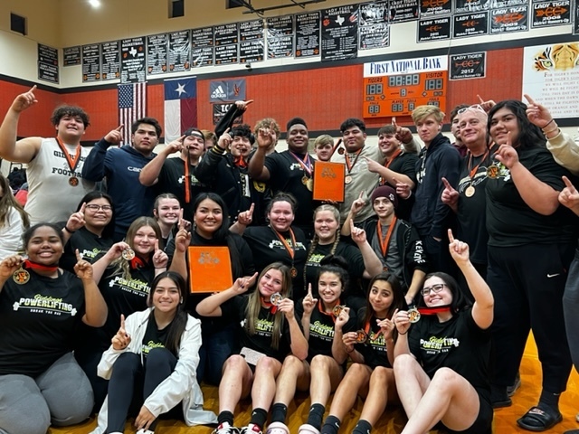 GHS Powerlifting Teams take 1st Place at Smithville