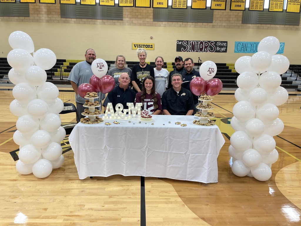 Carlie signs with A&M